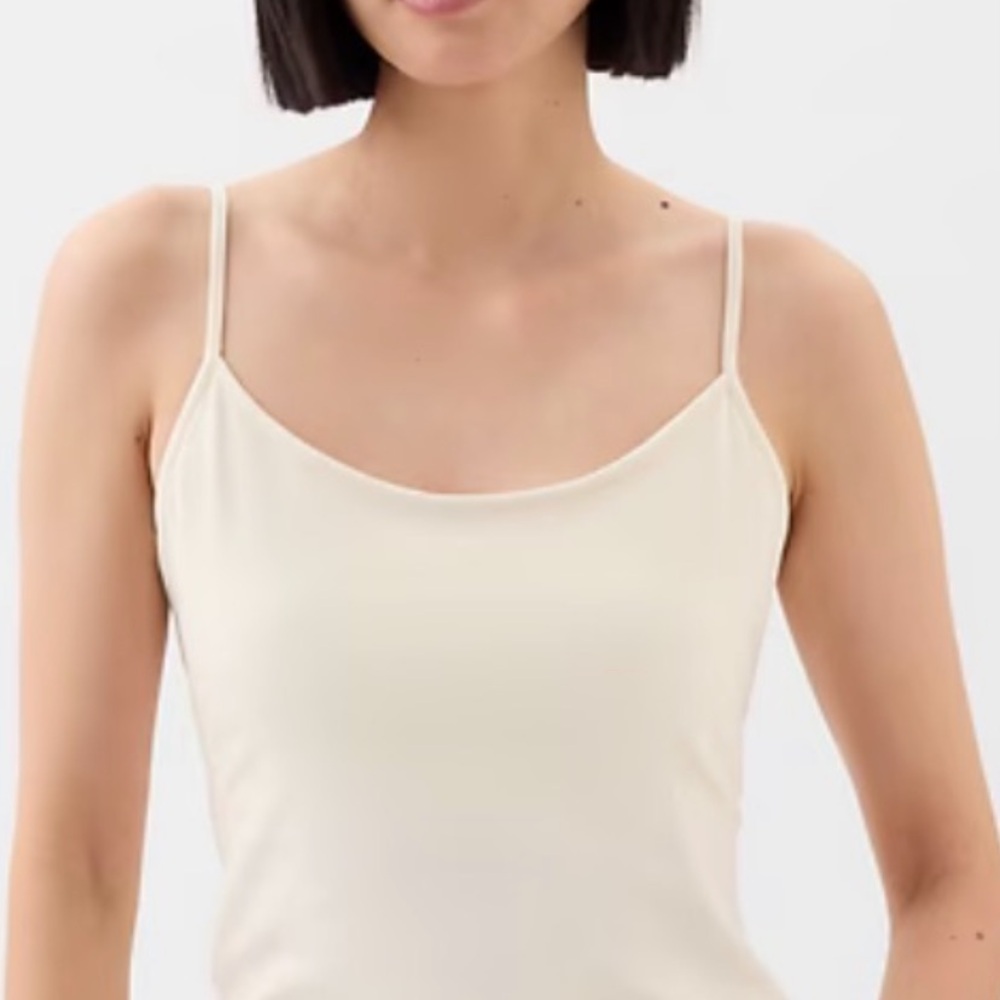 🍀5 for $25🍀 Gap Cream Cami with Spaghetti Straps & Built-In Bra Shelf